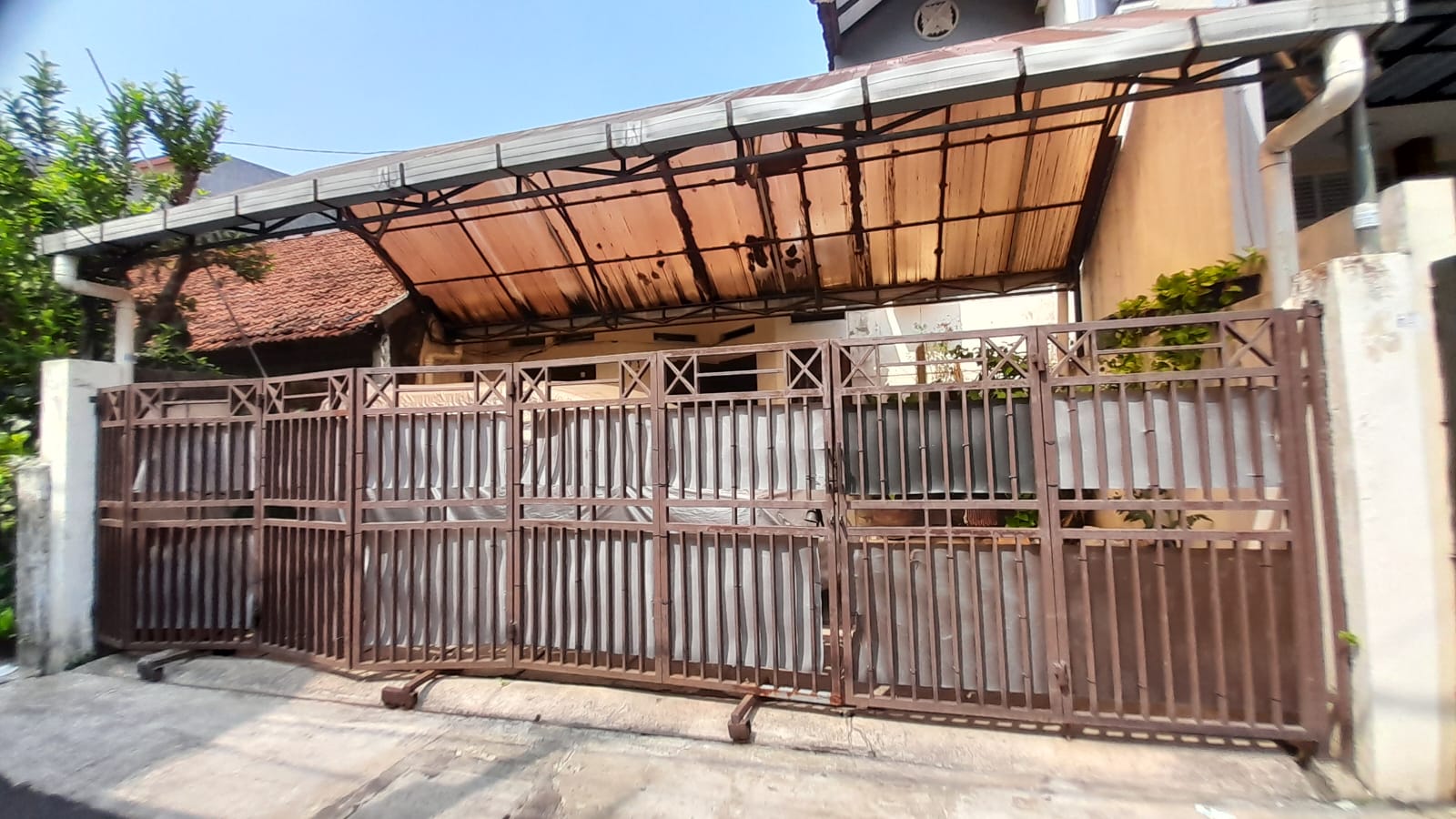 Dijual rumah di daerah strategis Pejompongan- Bendungan Hilir, Jakarta Pusat