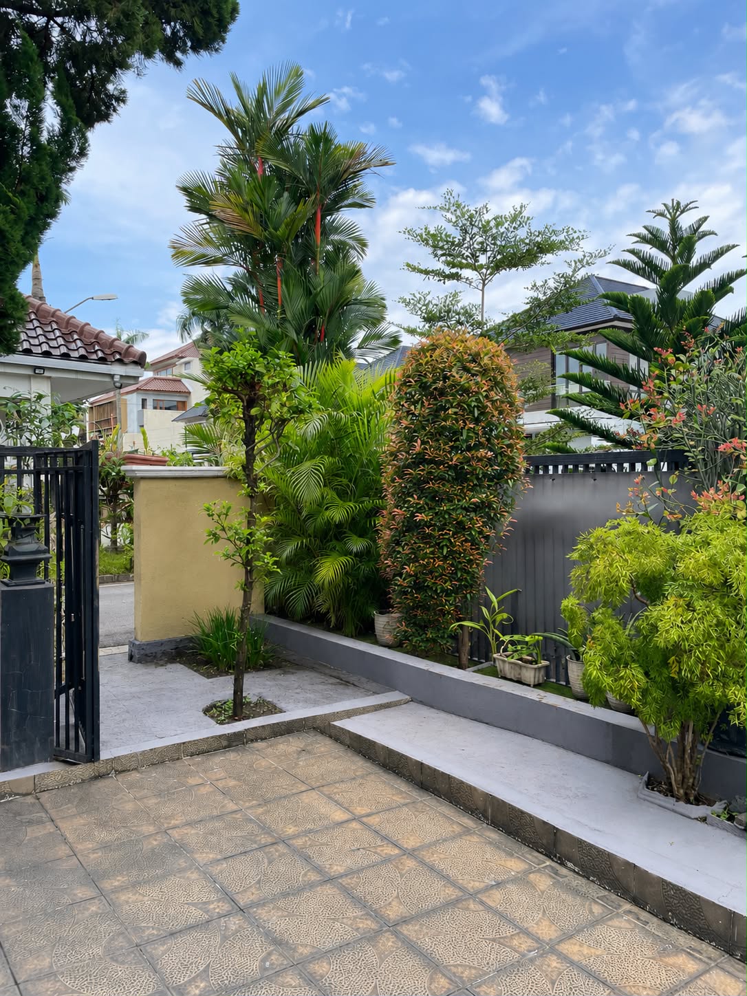 Dijual rumah nyaman di kawasan Taman Villa Meruya, Kembangan Jakarta Barat