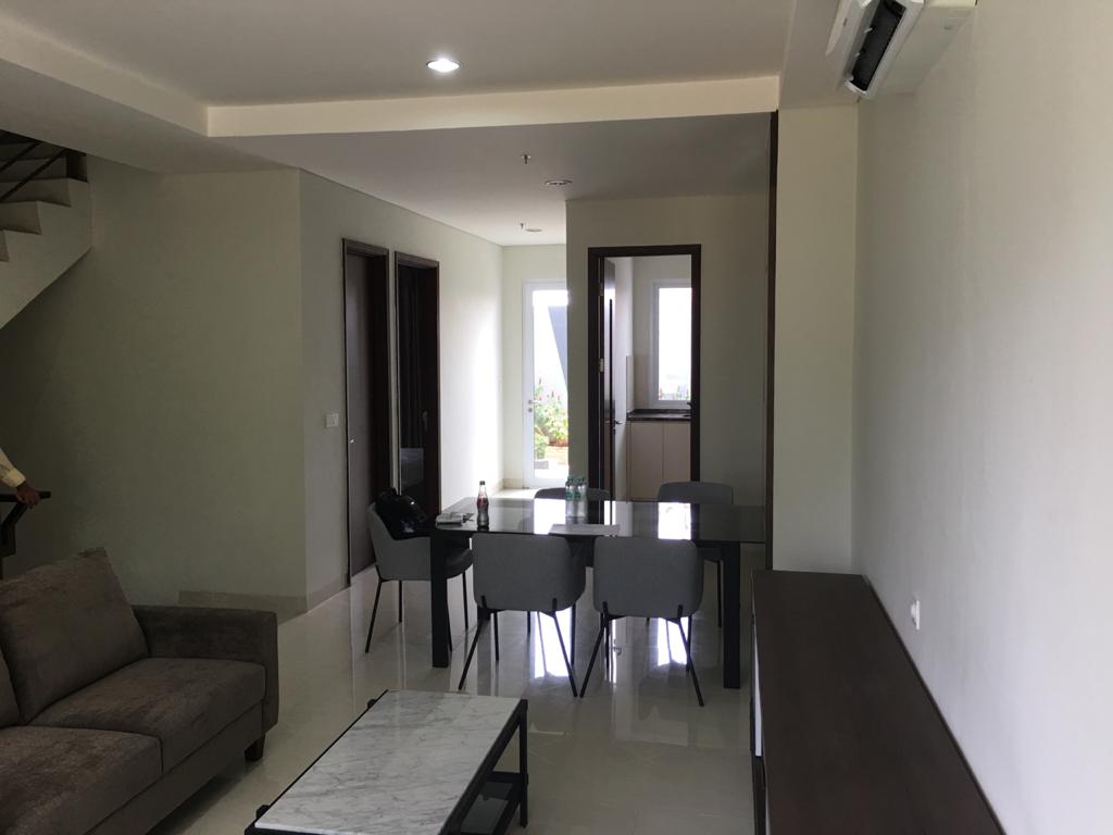 Dijual Townhouse Canti dan Modern Puri Mansion