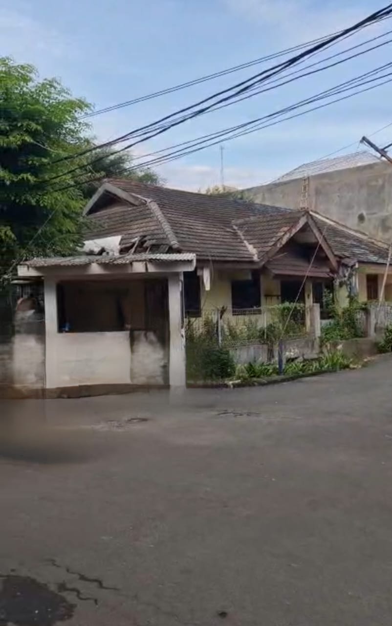 Dijual Rumah Tua Hitung Tanah Taman Semanan, Kalideres Jakarta Barat