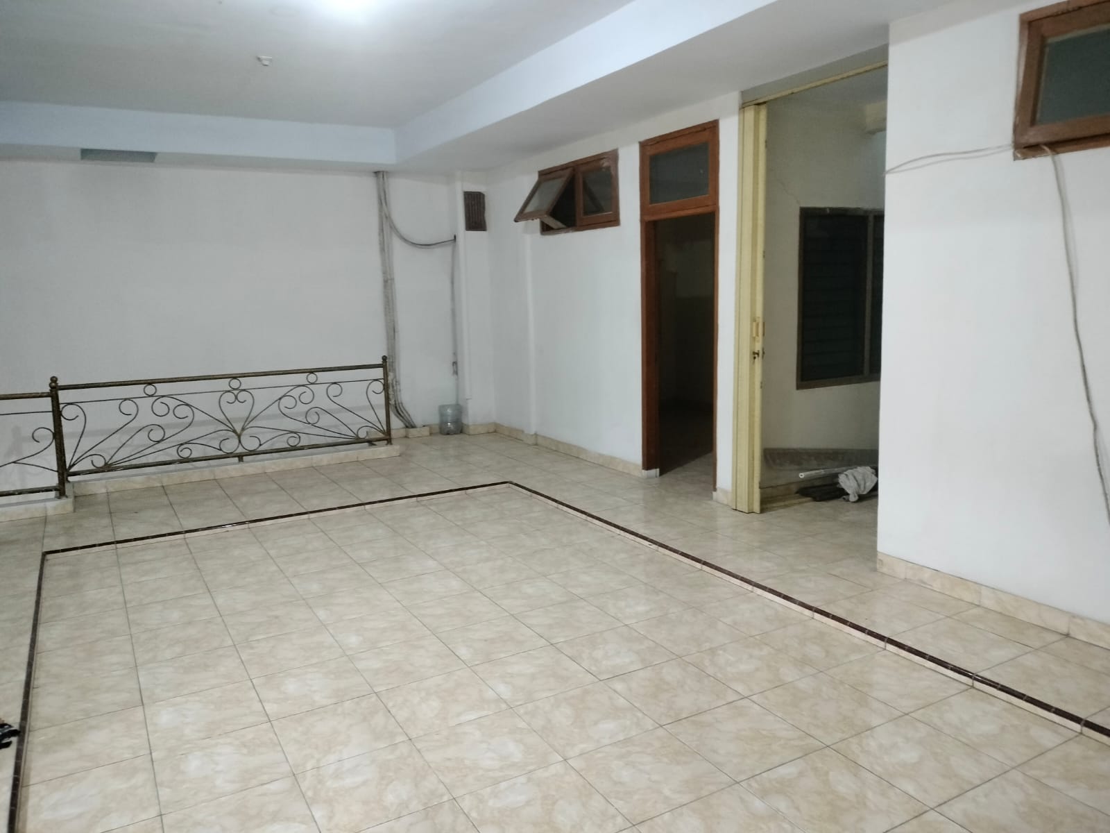 Dijual Rumah Strategis 14 Kamar Di Taman Daan Mogot Dekat Mall Ciputra
