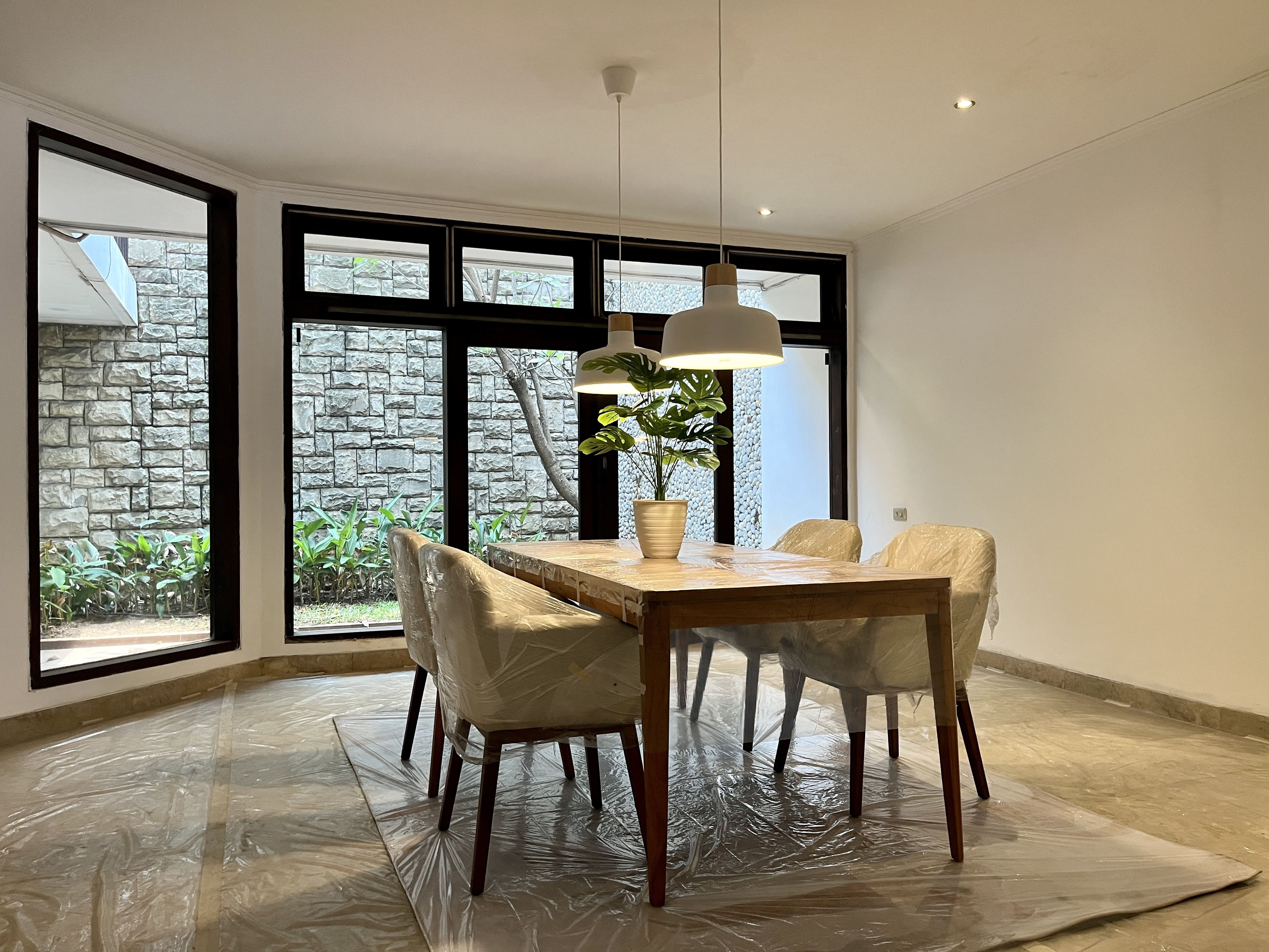 Disewa Rumah Mewah Full Furnished di Ancol, Jakarta Utara